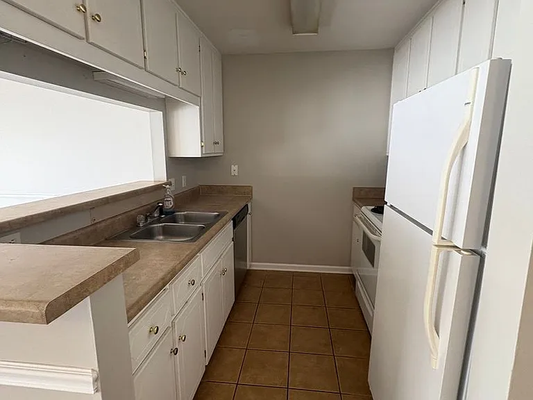 165 N Springview Dr — Photo 9