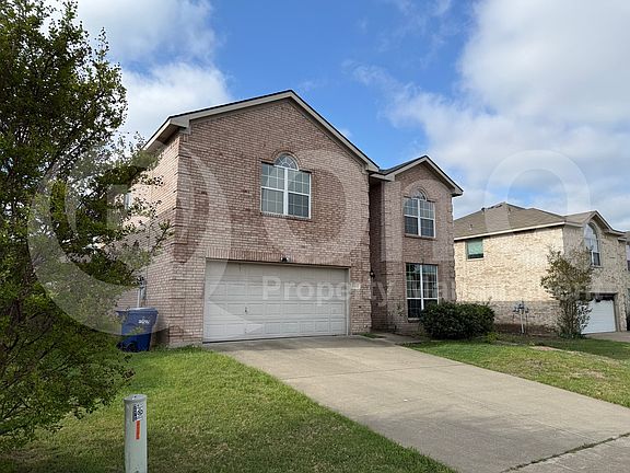 5th image of 2429 Collier Dr