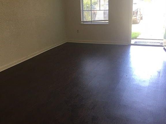 4th image of 1227 Georgia St