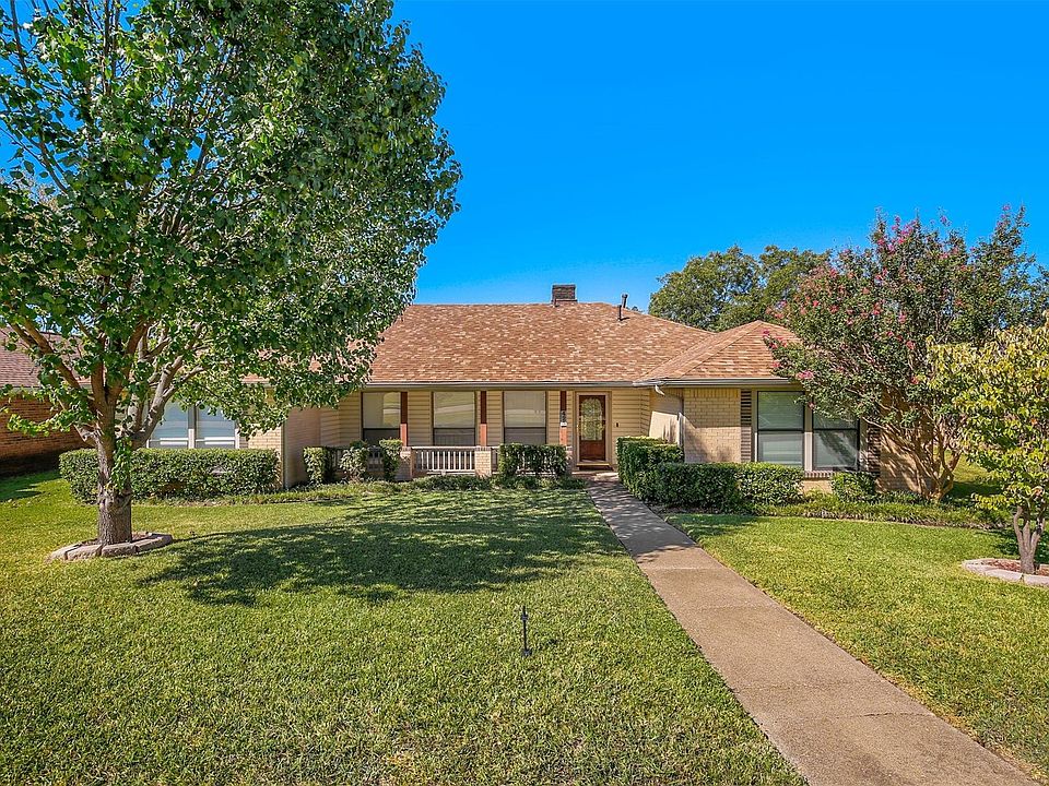 1st image of 425 Rustic Ridge Dr