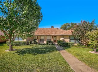 425 Rustic Ridge Dr, Garland, TX 75040