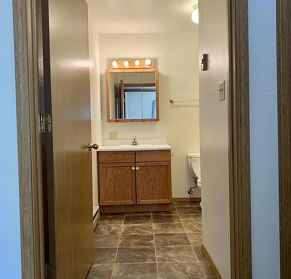 323 Janet St — Photo 11