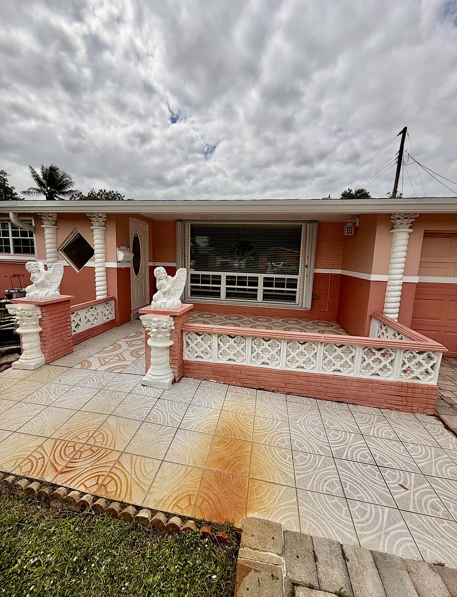 Building Photo - 7648 Alhambra Blvd