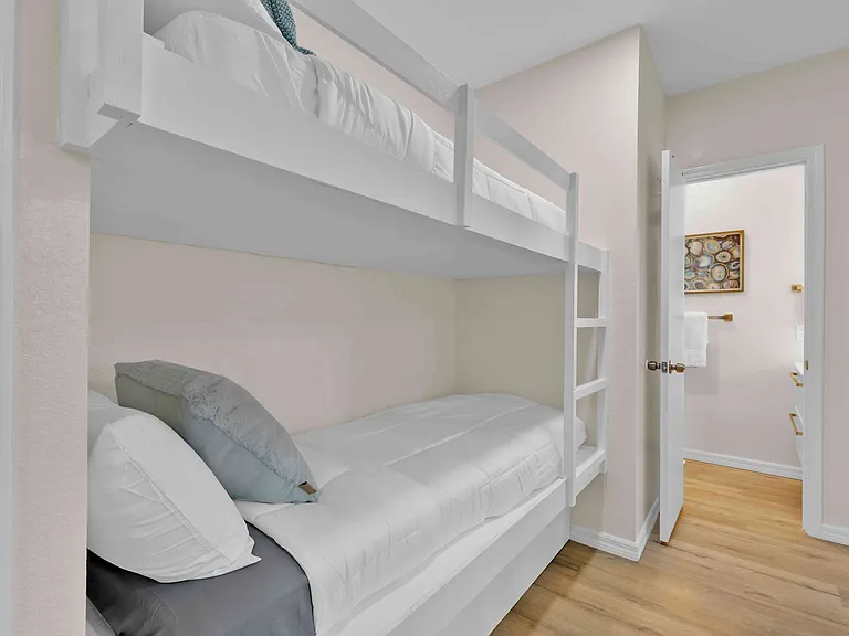 111 E Hibiscus St #1 — Photo 9