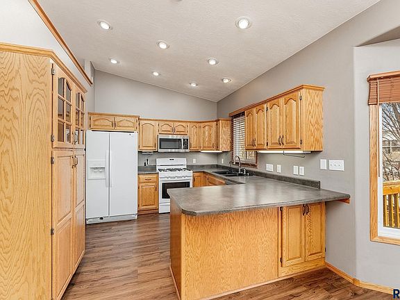 5th image of 6304 S Mogen Ave