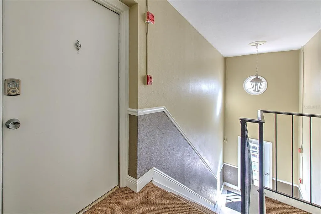 2 bed, 1.0 bath, 924 sqft, $1,670 — Photo 3