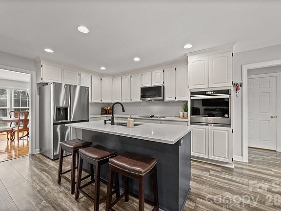 5th image of 127 Fisher Farm Ct