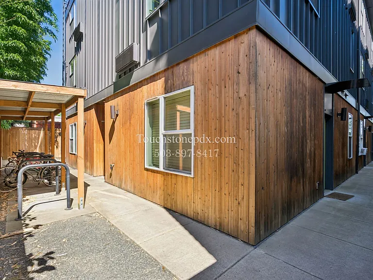424 NE Jessup St #4 — Photo 26