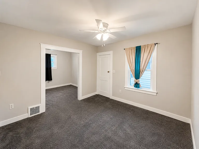 12502 Forest Ave #2 — Photo 3