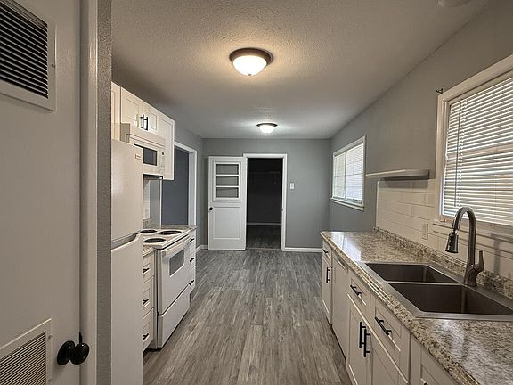 3rd image of 1413 Maple Ave