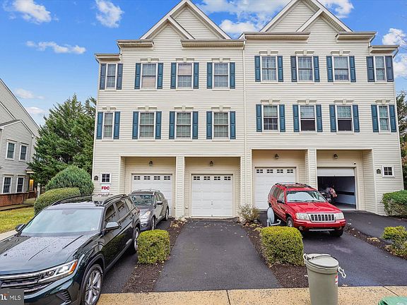 2nd image of 16843 Nuttal Oak Pl