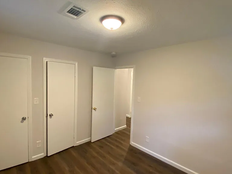 2221 Pine Rd — Photo 5