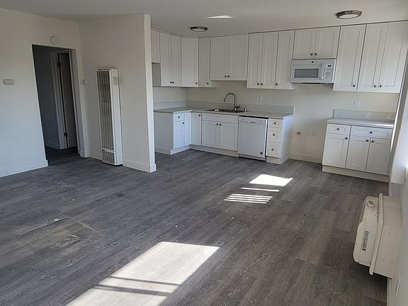 2nd image of 5725 Reseda Blvd #B39