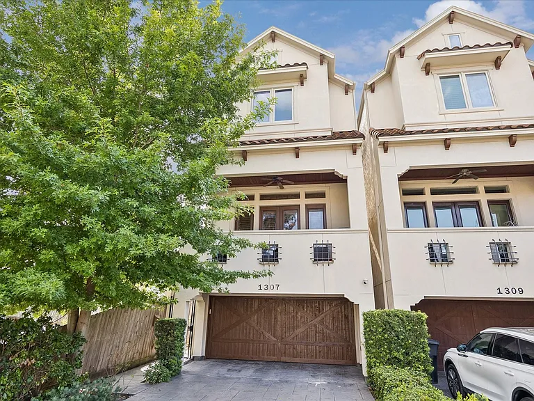 1307 Malone St — Photo 1