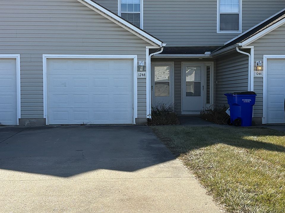 1st image of 1244 NW Phelps Dr