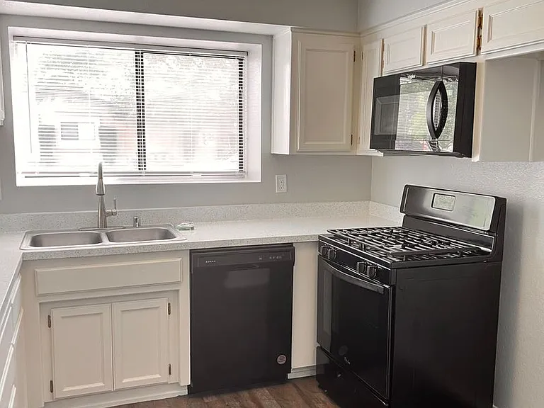 8600 Lyn River Ct — Photo 8