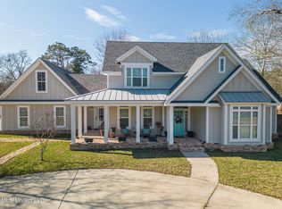 68233 Diamondhead Dr E, Diamondhead, MS 39525