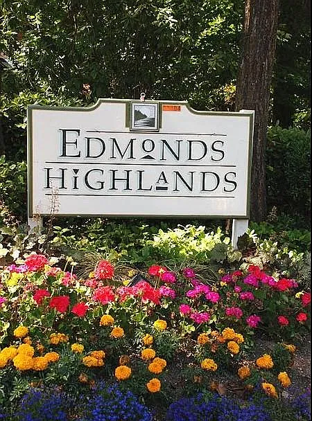 Edmonds Highlands — Photo 2