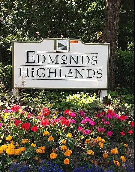 Edmonds Highlands — Photo 2