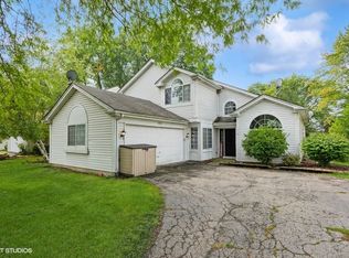 1512 Burr Oak Cir, Aurora, IL 60506