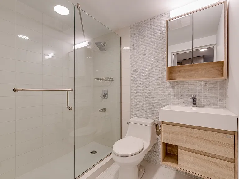 1425 Haro St #1 — Photo 17