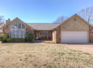 3602 S Redbud Dr W, Sand Springs, OK 74063