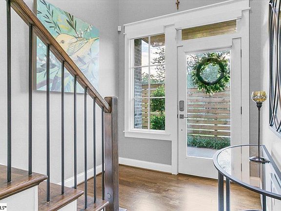 2nd image of 16 Park Edge Ct