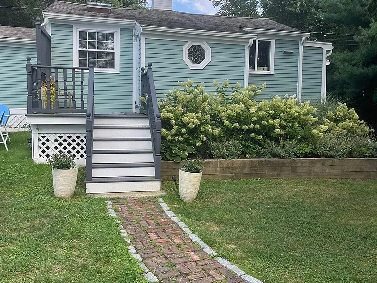 377 Third Beach Rd — Photo 1