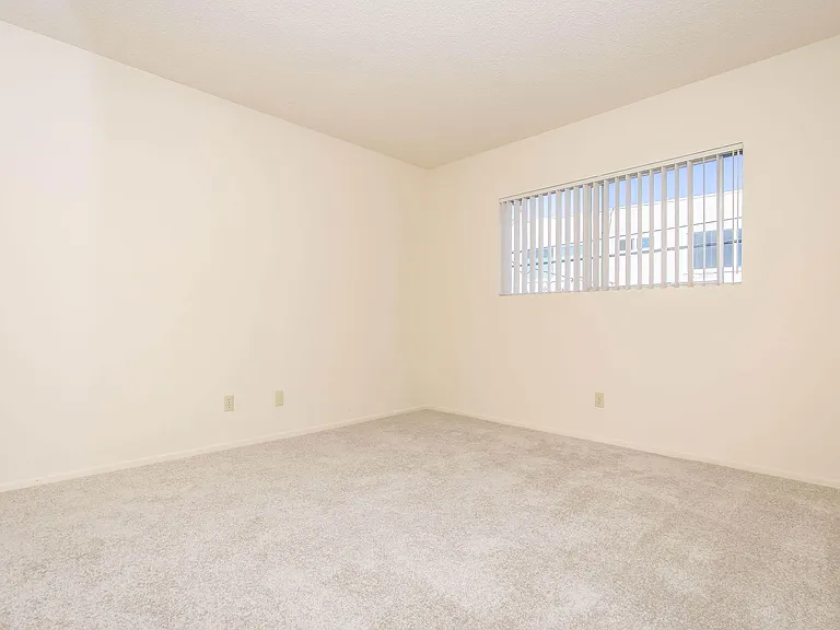 Ocean West Apartments — Photo 34