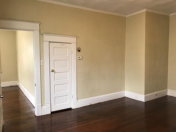 5th image of 367 Mountain Ave SW