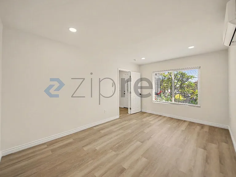 3751 E 6th St — Photo 9