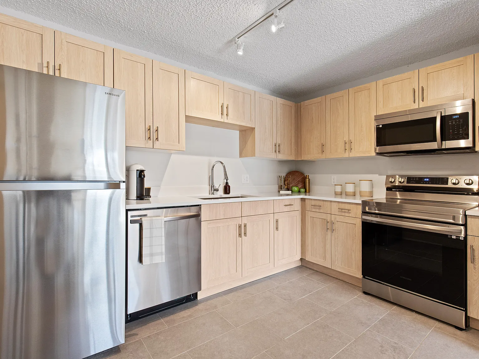 Mountainaire Apartments — Photo 1