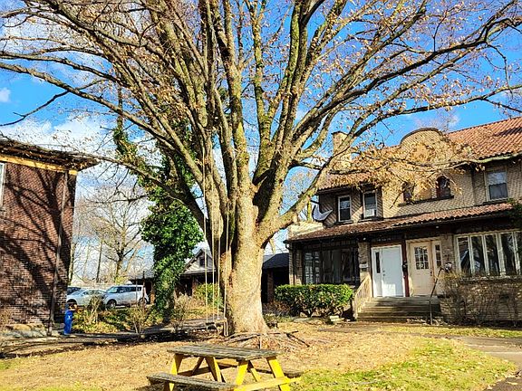 Common use picnic tables for our tenants to use and enjoy the outside.