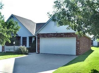 2207 Village Dr, Saint Joseph, MO 64506