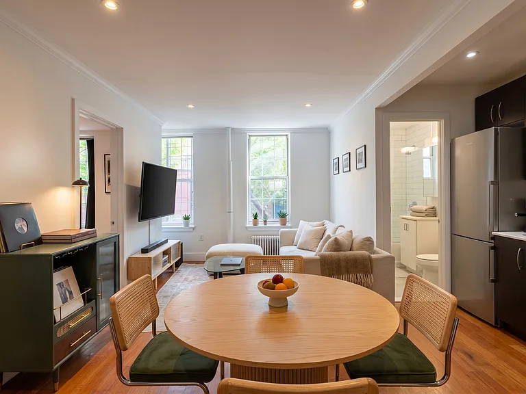 203 E 4th St #2 — Photo 2