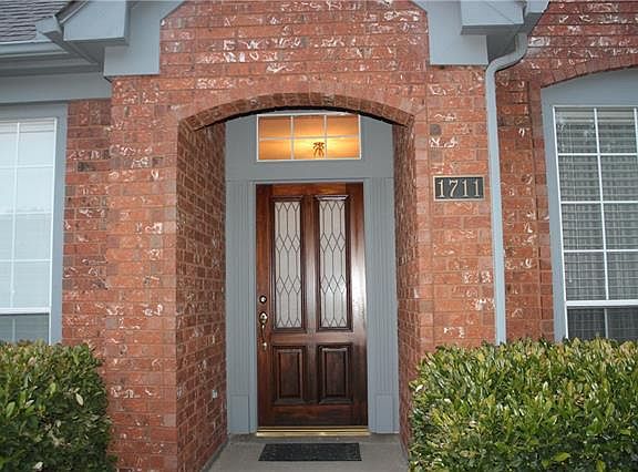 3rd image of 1711 Whitney Dr