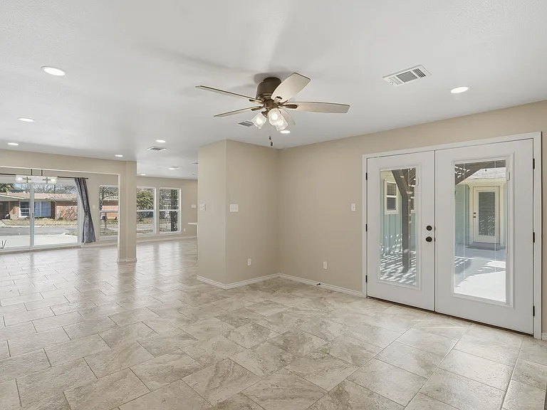 1409 Highland Dr — Photo 15