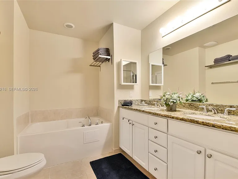 3001 NE 185th St #103 — Photo 10