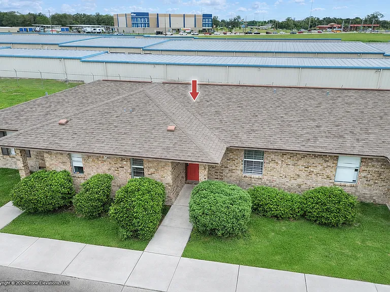 Locale at Eagle Lake — Photo 5