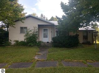 366 Washington St, Sterling, MI 48659