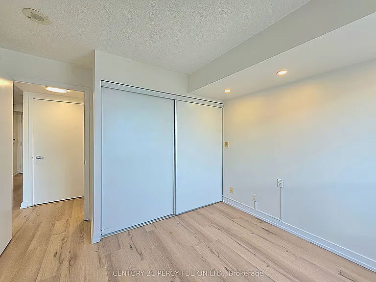 36 Lee Centre Dr #2108 — Photo 14
