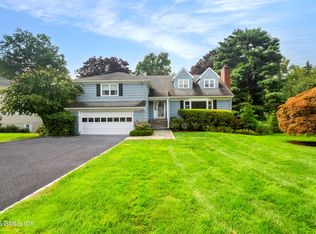 18 Shady Brook Ln, Old Greenwich, CT 06870