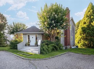 33 Hilltop Rd, Southampton, NY 11968