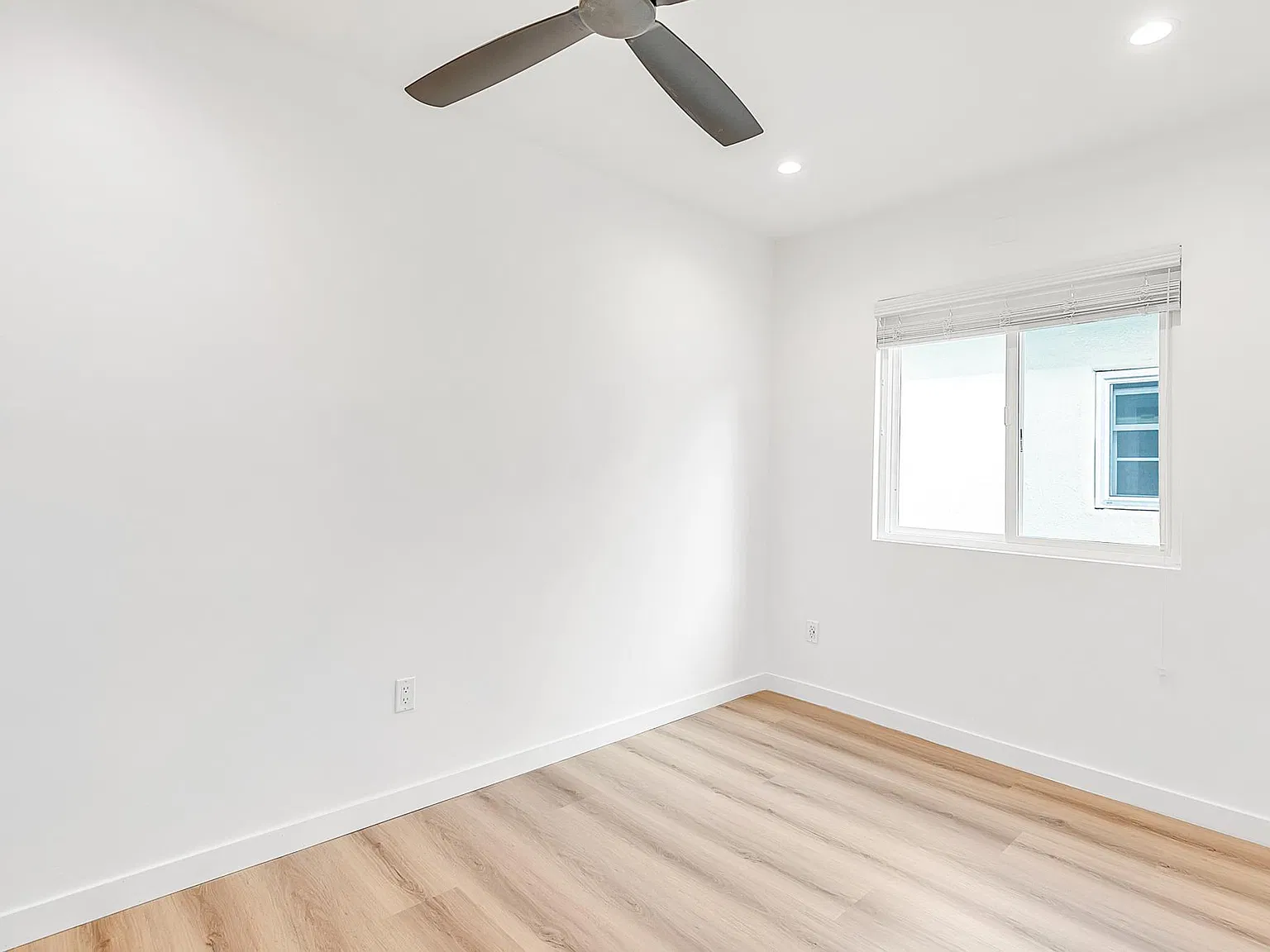 2 bed, 985 sqft, $3,765 — Photo 3