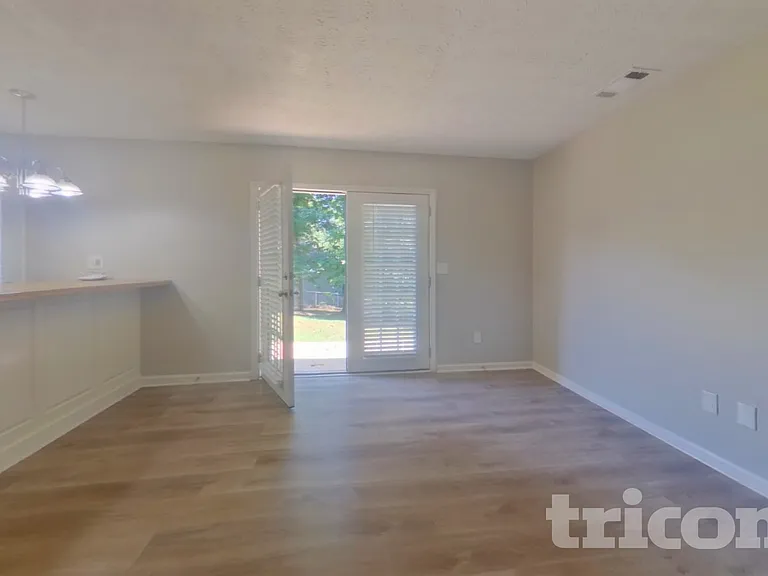 1182 Plunkett Way — Photo 2