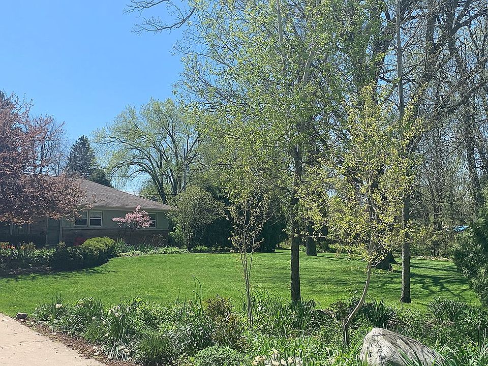 End of drive & street view