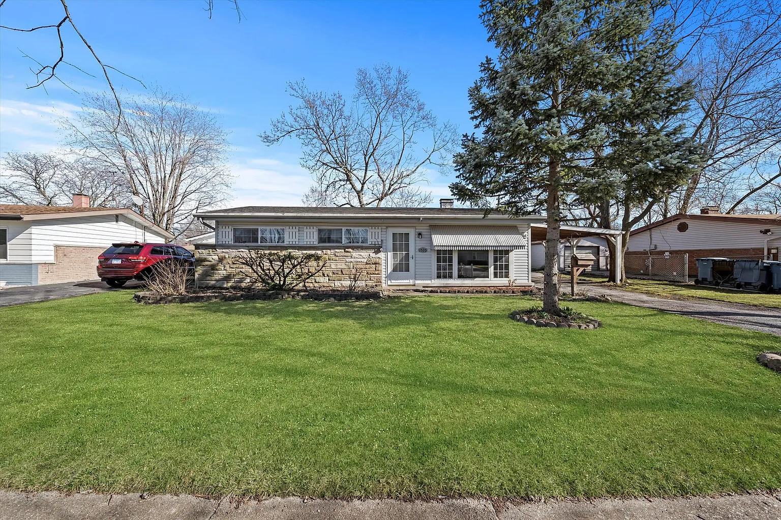 1535 Stanley Blvd photo 1