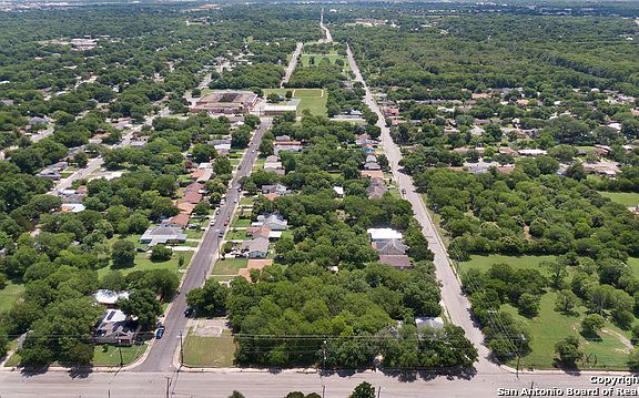 4th image of 614 Pecan Valley Dr