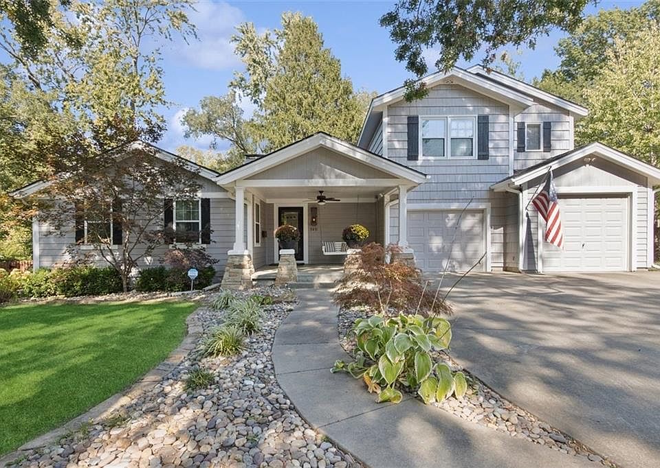 1st image of 7471 Village Dr