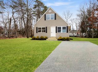 147 Riverside Ave, Flanders, NY 11901